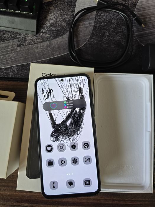 Samsung a54 128gb (калъф и зарядно) + galaxy buds 2