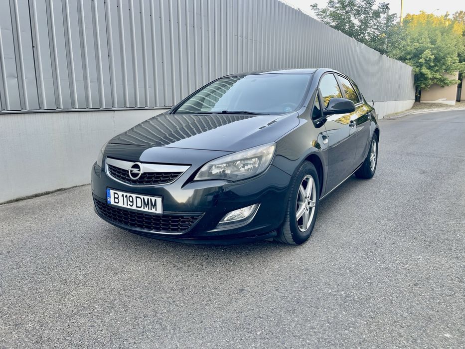 Vand Opel Astra J Hatchback Euro 5 An 2012 1.7 Diesel Ecoflex 6 trepte impecabil