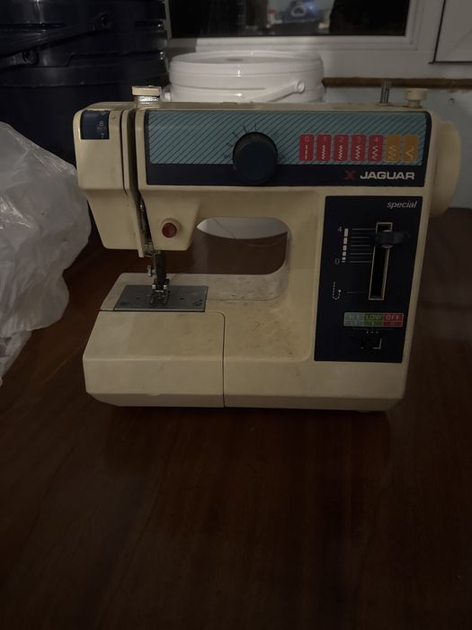 Продается швейная машинка