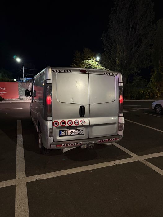 Vând Renault trafic