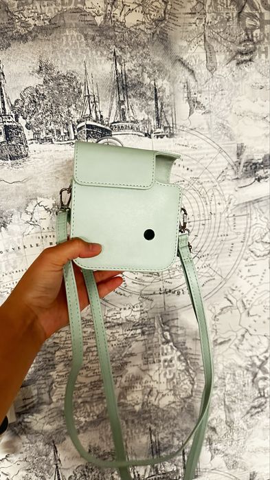 Продам поларойд фотоаппарат Instax mini