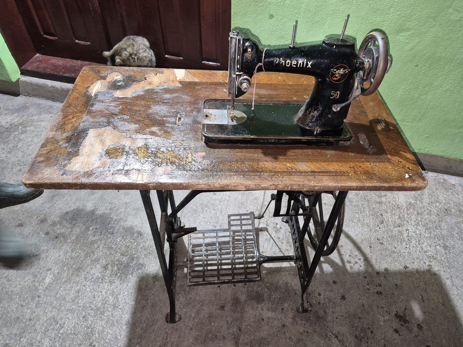 Mașina de cusut Phoenix 50