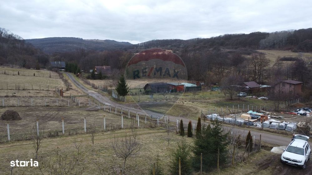 Teren 999 mp. Front 15,70 ml. Valea Garbaului - Floresti