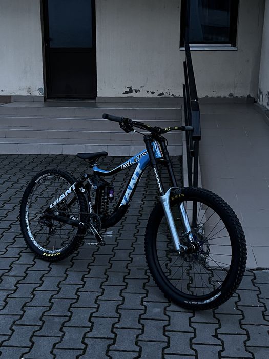 Vand bicicleta downhill giant glory