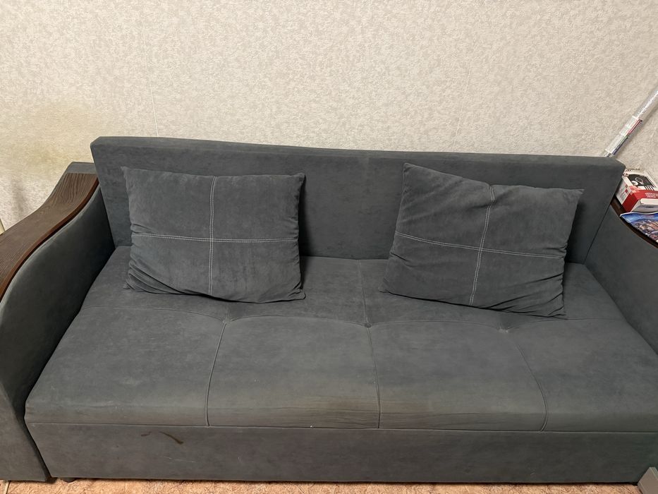 Продам диван в сером цвете