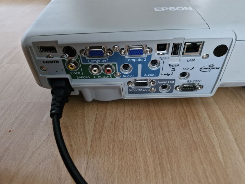 Продам проектор Epson EB925 на запчасти