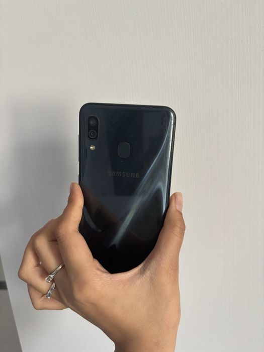 Галакси А30 ,в хорошом состоянии