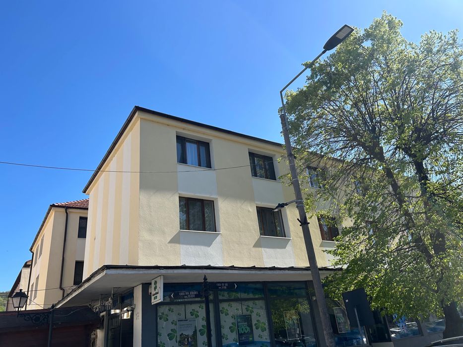 Inchiriez apartament central 2 camere