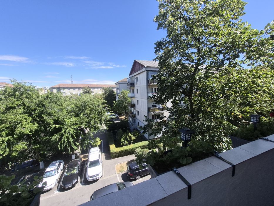Vand apartament 3 camere