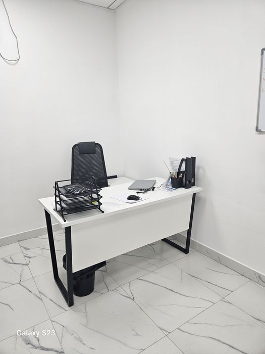 Письменный стол с тумбой