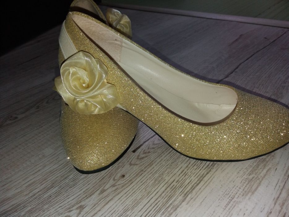 Pantofi aurii ...