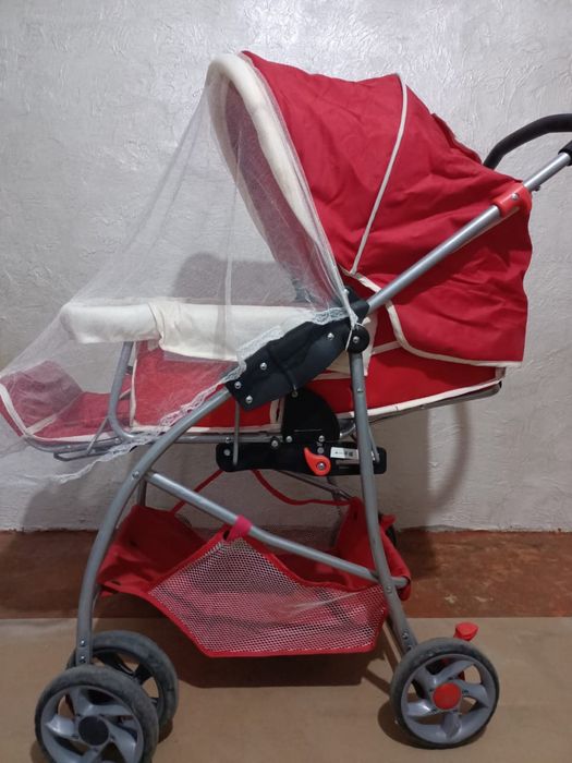 коляска продам срочно