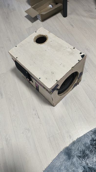 Продам саб с усилителем