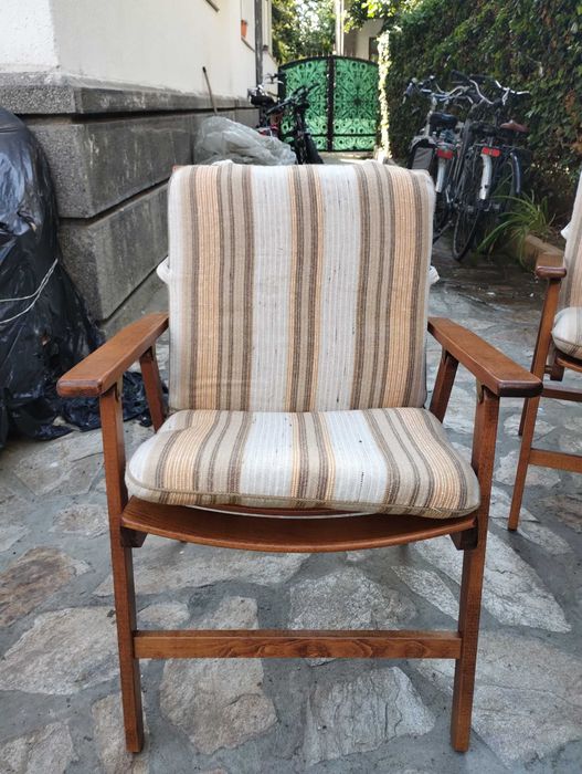 Комплект шезлонзи с винтидж масичка