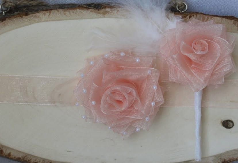 Сватбени гривни и бутониери! Доза цвят за най-щастливия Ви ден!