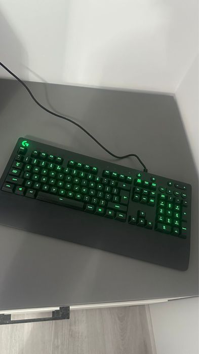 Vand tastatura  logitech G213
