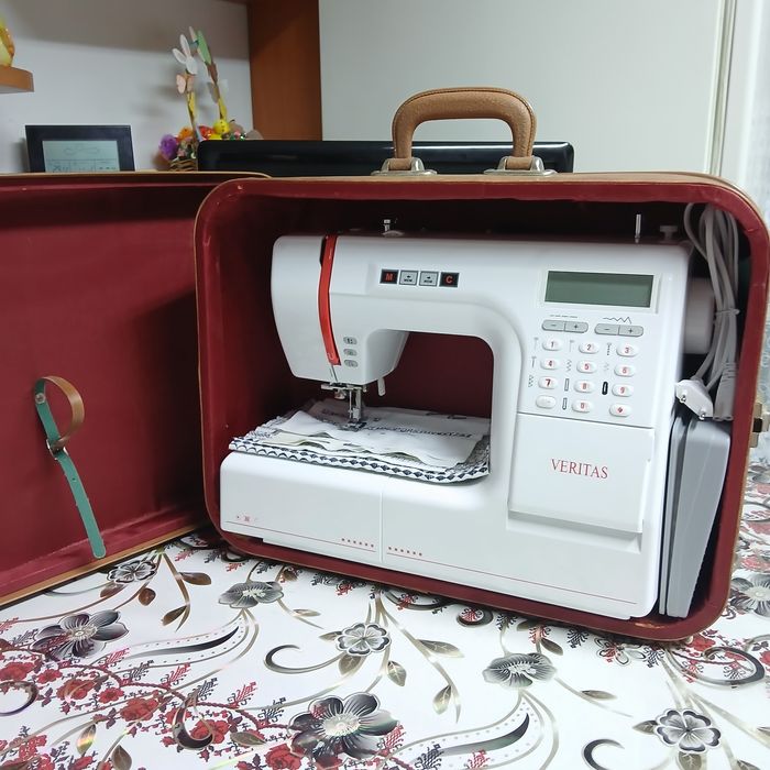 Masina de cusut VERITAS cu butoniera automata dintr-un singur pas