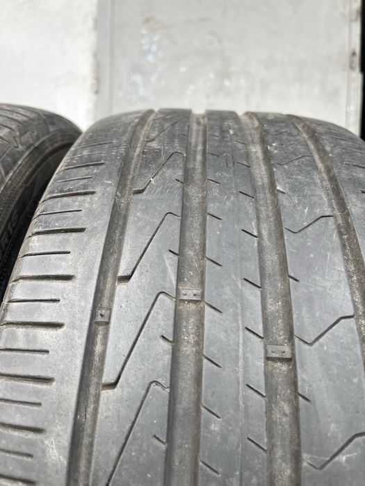 2 бр. летни гуми 235/45/18 Hankook DOT 2918 4 mm