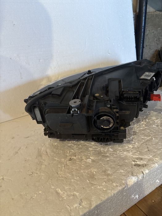 Ляв фар VW PASSAT B8