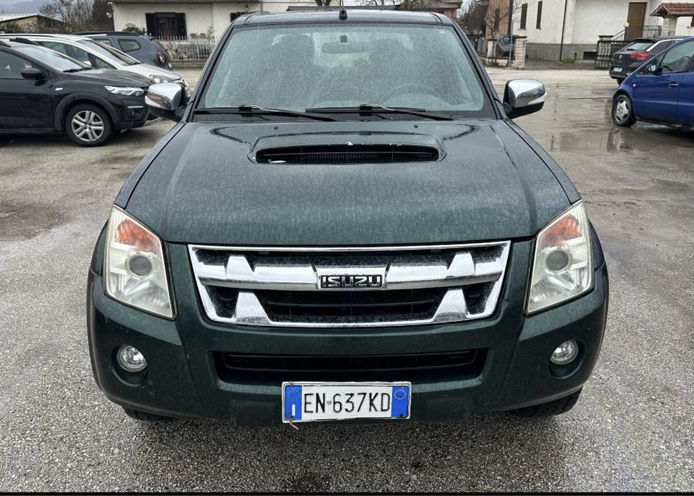 Isuzu D max на части