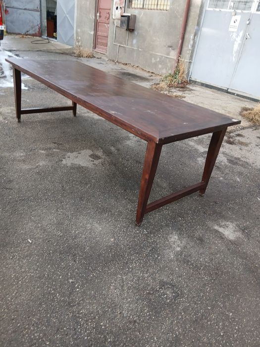 Vând masa din lemn masiv