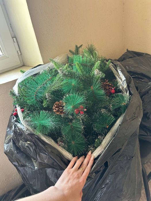 Продается елка размер почти 3 метра