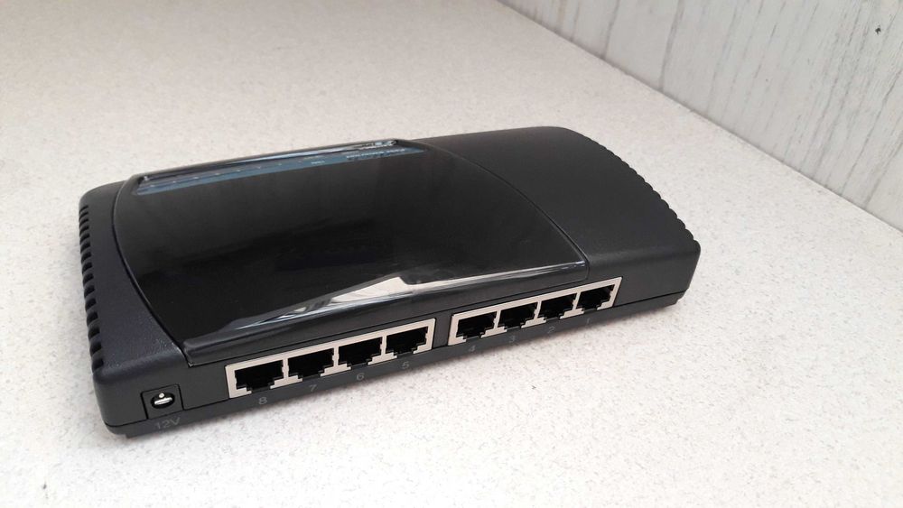 Суич Edimax ES-3108P