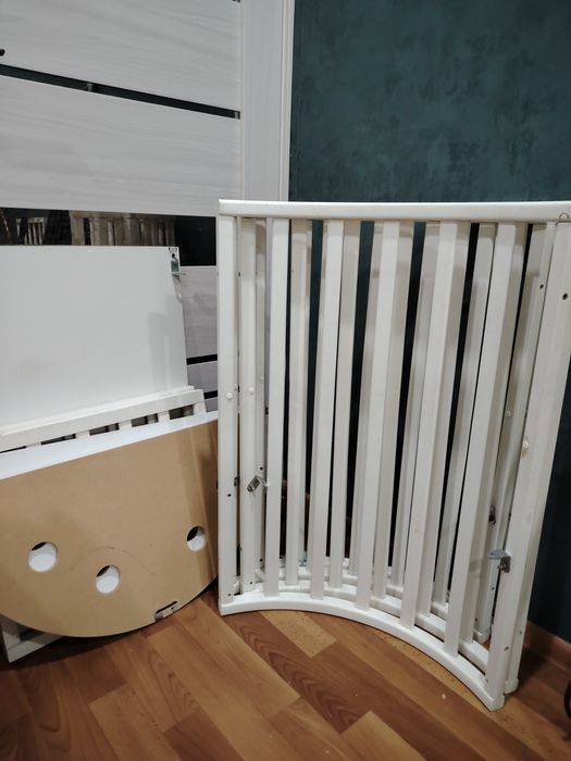 Продам детскую кровать овал