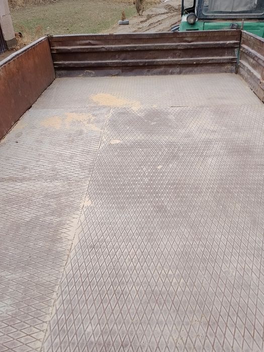 Traktor  2003 yil 50 million pasporti bor pitnak shahar