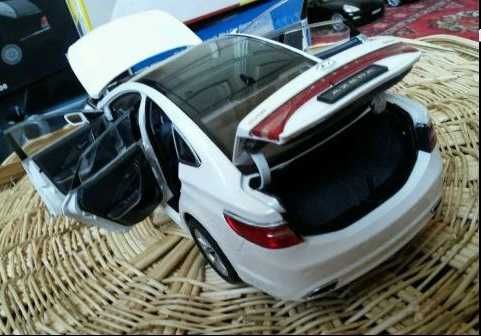 модель 1:18 HUNDAI AZERA