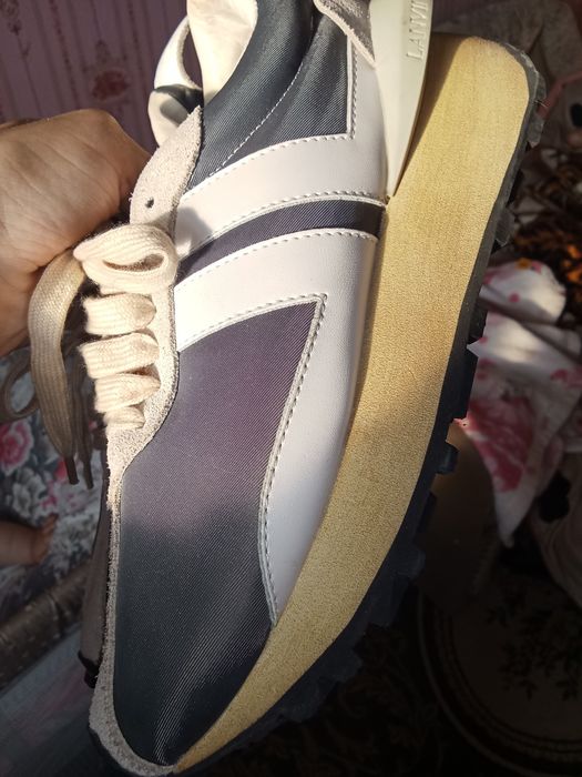 Кроссовки фирменные