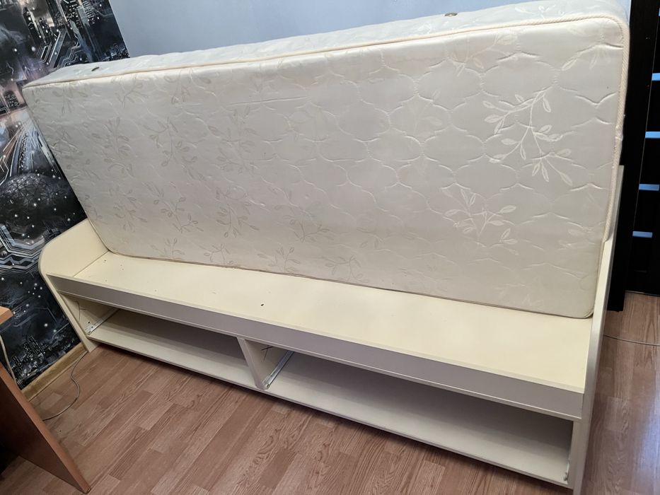 Кровать с ортопедическим матрасом