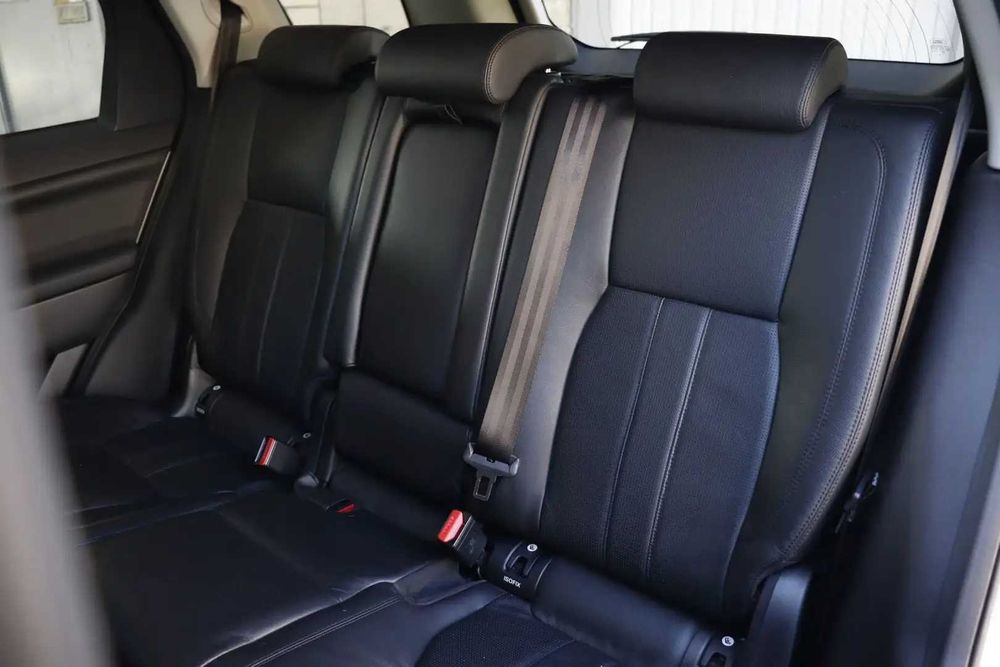 Land Rover Discovery Sport 2016, 7 locuri, 2.0 litri, 180 cp, automat