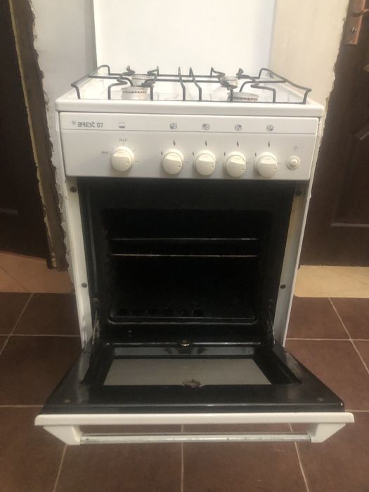 Продам газовую плиту