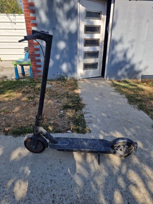 Vând Trotinetă  electrica xiaomi