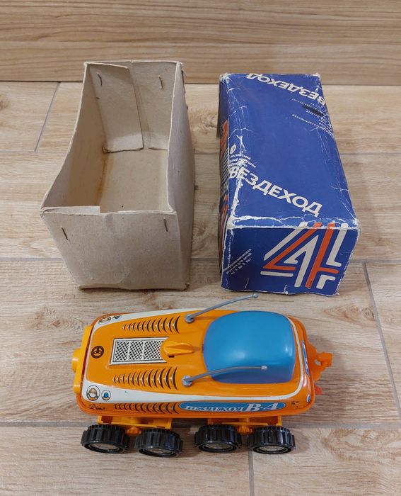 Стара руска СССР играчка - ВЕЗДЕХОД от 70-те години.