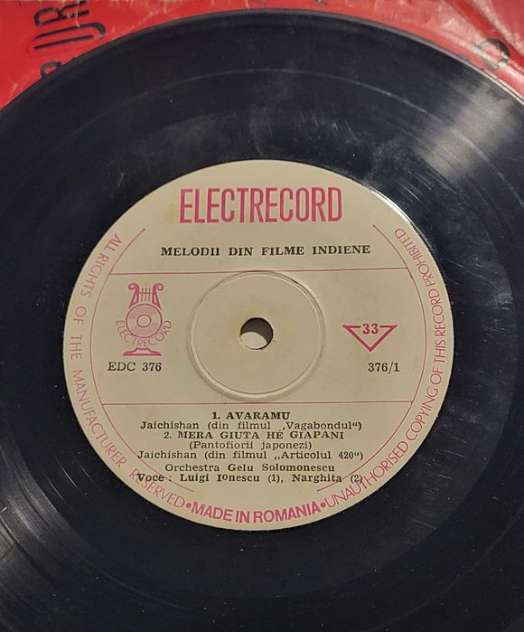 Disc de vinil Electrecord - conține melodii din filme indiene interpretate de Luigi Ionescu și Narghița