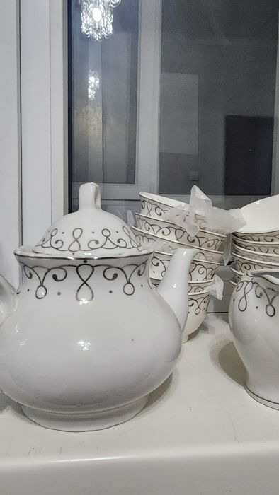 Набор посуды: чайник, пиалки, молочница, сахарница