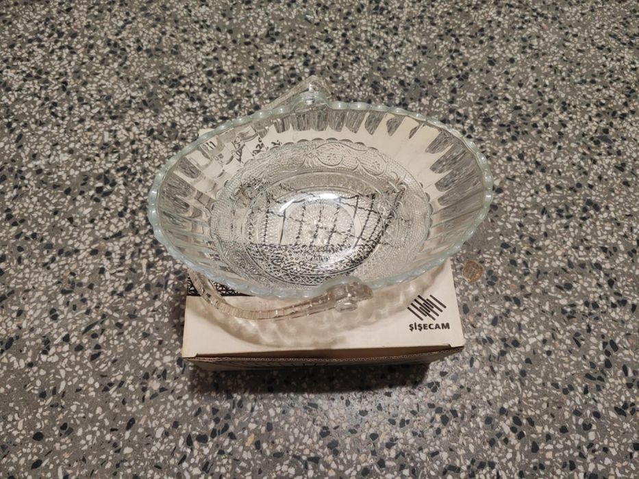 Стъклена кошница бонбониера