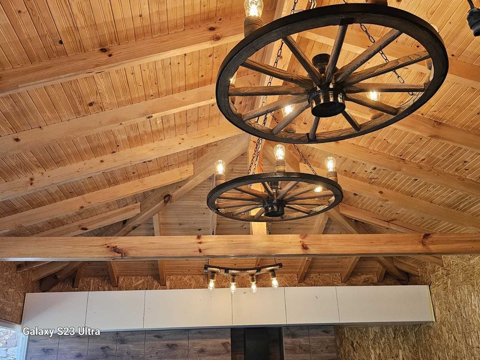 Полилеи, осветление от автентични колела от каруца с дървени чашки