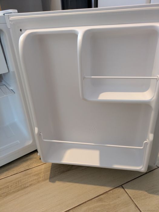 Mini frigider aptoape nou