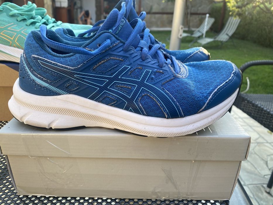маратонки Asics номера 37,5 и 38см ,стелки 23,5см и 24см,като нови