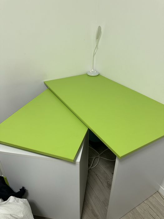 Vand birou de 110x60, se deschide are inca o parte facandu se mai mare