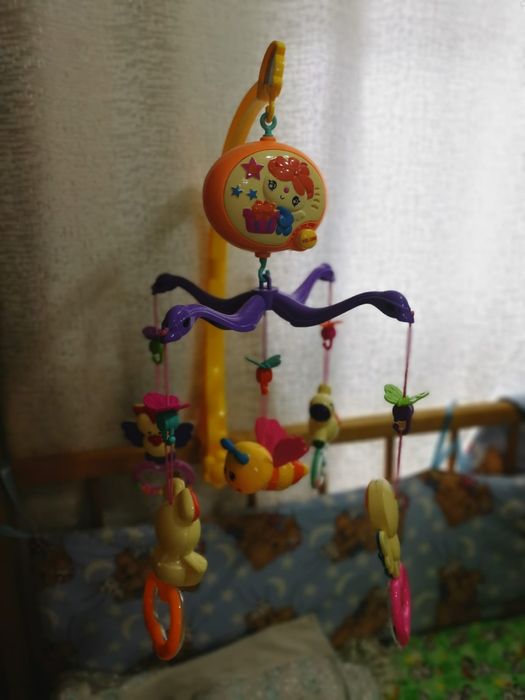 игрушка на кроватку ребенку