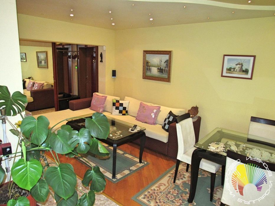 Дава се под наем Двустаен апартамент в Бургас, Лазур - 80 кв.м за 510 € - Снимка #2