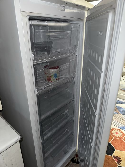 Морзильник вертиакальный