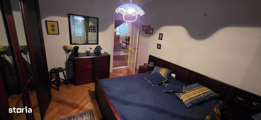 Vila de vanzare cu 6 camere si teren de 5116 mp in Cornu, Prahova