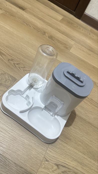 Продам кормушку для кошки и коврик