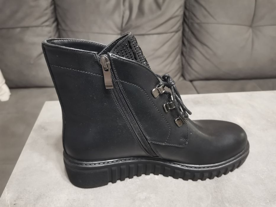 Нови дамски зимни боти номер 38