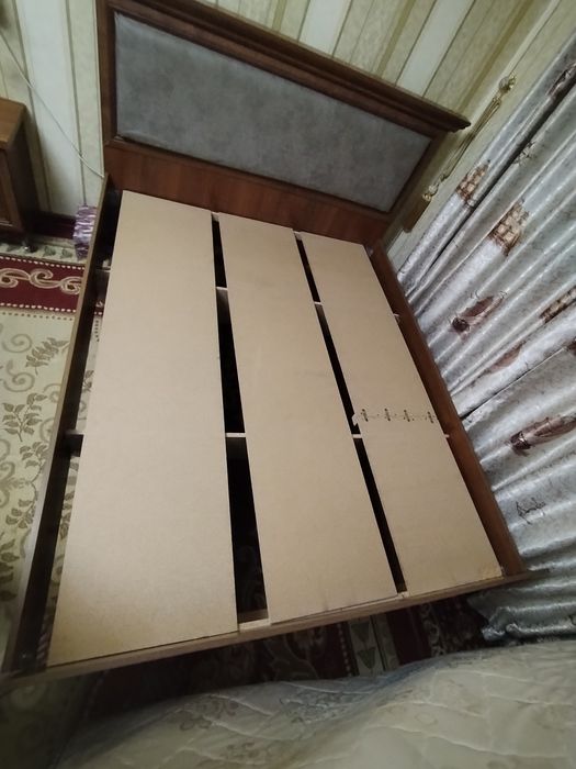 Кровать двухспальная (2 *1.6 м)